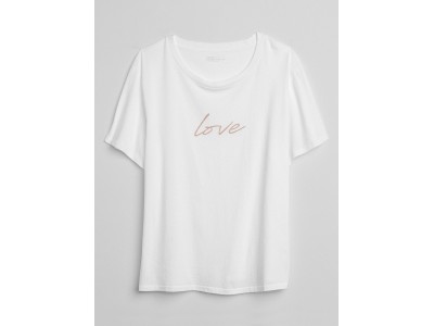 Gapから、自らの手で人生を変えた女性たちが贈る“LOVE” Tシャツを国際女性デーに向けて発売