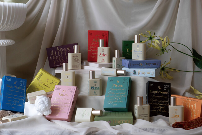 12星座をコンセプトにした『I fragrance』。ブランドディレクターが星座の魅力を日常に取り入れたい想いから誕生した新商品は香りで暮らしを整える“ピローミスト”、11月5日発売。