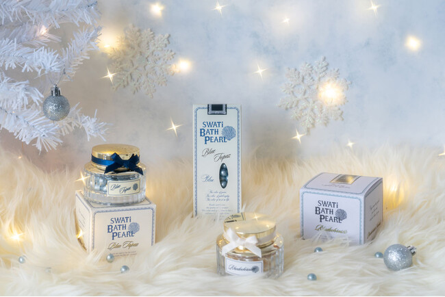 ホリデーシーズンの映えギフト！バスタイムに本物の真珠のような輝きを届ける『SWATi BATH PEARL』から高級感あふれるガラスボトル入りの新サイズ＆限定カラーが11月14日(金) 登場。