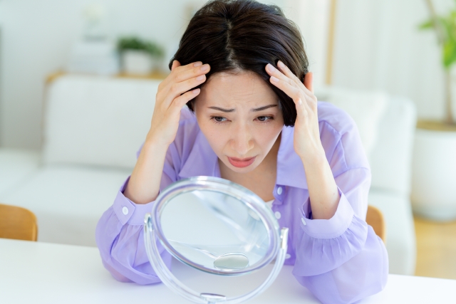 【女性1,000人に調査】エイジングサインの実態　40代トップは「ほうれい線」、50代は「髪」と「深いシワ」　美容家が警告！40～50代のざんねんな顔の原因と変える「巡り」美容