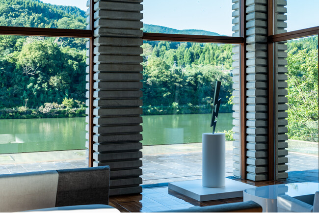 リバーリトリート雅樂倶、 開業25周年記念で現代美術家・舘鼻則孝氏とのコラボレーション企画を開催