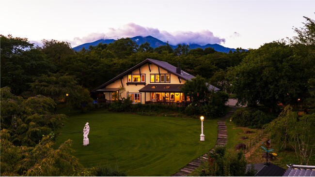 プレスリリース「【日本最大級の独占お花見】2000坪の敷地に咲く桜を“1組”だけで貸切。Airbnb★5.0の究極ヴィラ「ReTune Hokuto」で、ととのう「花見×サウナ」予約解禁。」のイメージ画像