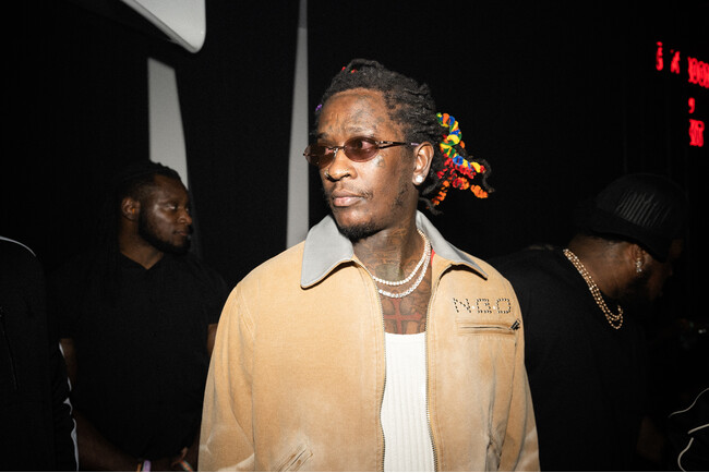 GUESS × SP5DER、砂漠で開催されたプライベートパーティーに豪華ゲストが集結