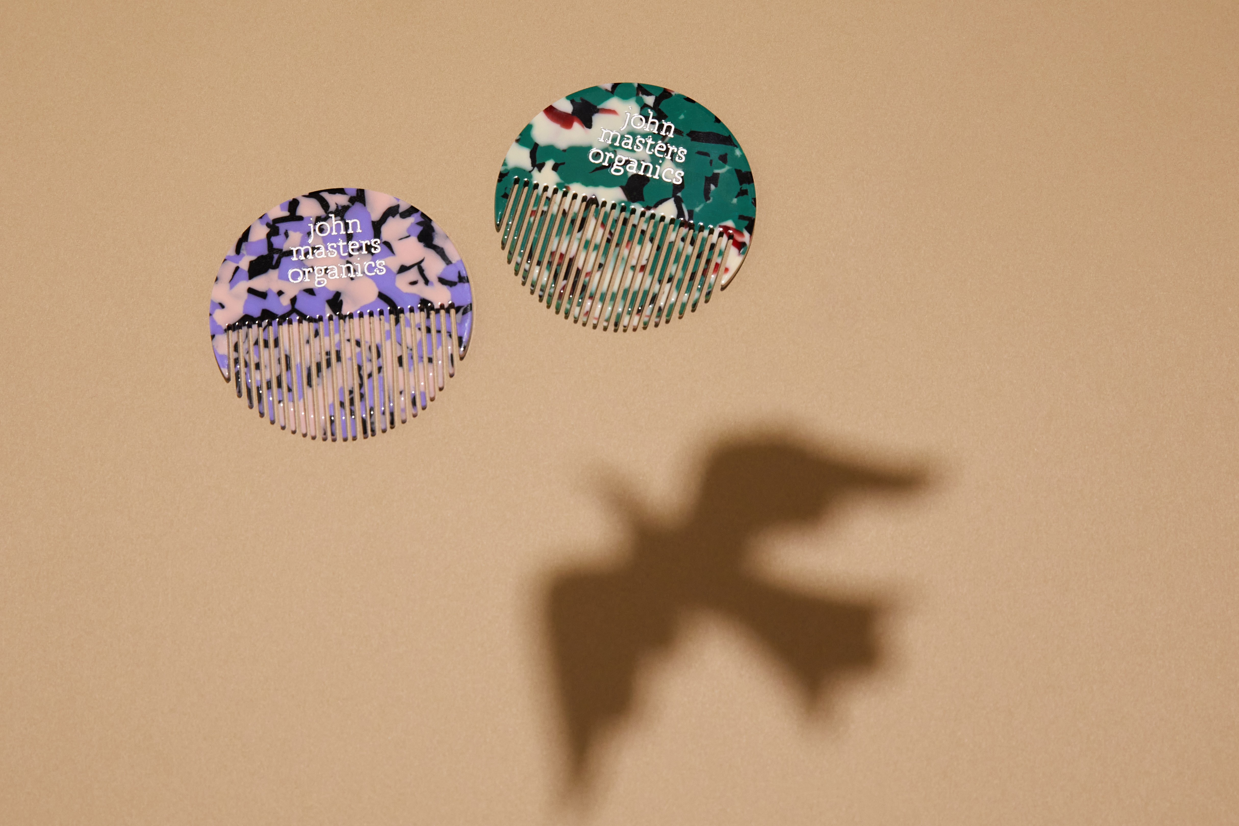 2025.12.4 debut 自分にも、プチギフトにもうれしいおしゃれなデザインのミニコームが登場