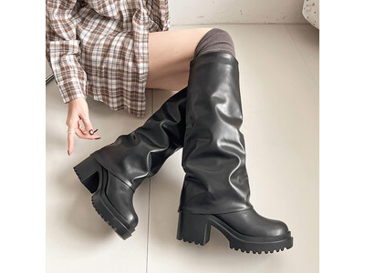 大好評につき、防菌消臭の機能性をプラスしたブーツの第二弾が登場。「《#防菌》厚底 ヒールアップ 消臭 ストレッチ カバー ロングブーツ 2668」好評販売中。