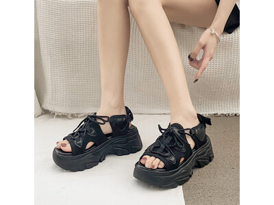 トレンド感あふれるデザインで発売前から予約殺到！「厚底スニーカーソール バルキー スポーツサンダル 6357」発売