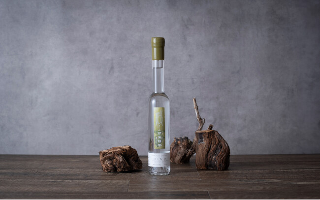 【中伊豆ワイナリー シャトーT.S】ペルー産ピスコ製法に着想を得たブランデー『 伊豆陽雫 HINA』が伊豆で誕生