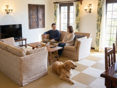 愛犬と過ごす旅を、もっと一緒に、より豊かに。志摩地中海村「ワンワンスイートルーム」リニューアルオープン