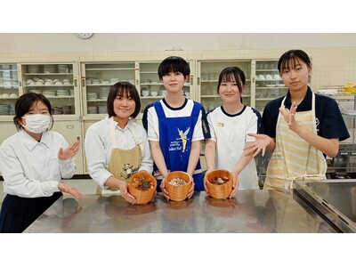 宇治山田商業高校生徒が伊勢志摩の郷土料理『手こね寿司』のこれまでとこれからを考える