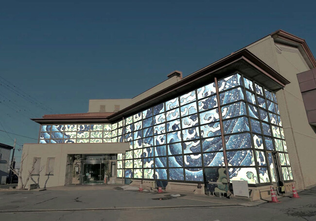 【北斎館50周年記念】北斎ホールを巨大な北斎浪図でラッピング！「北斎の町おぶせ」、小布施町を挙げて記念事業を盛り上げます。