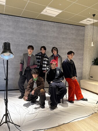 プレスリリース「【取材風景をちょい見せ】BMSGの先輩・後輩アーティストがアツい対談！　Novel Core＆STARGLOWが誌面に登場！「月刊スカパー！」2026年2月号が絶賛発売中」のイメージ画像