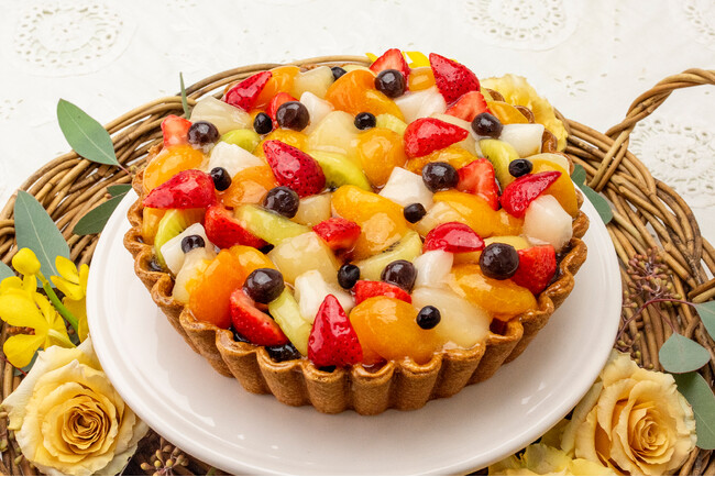 【キル フェ ボン】＜新発売＞静岡・浜松の２店舗限定　三ケ日みかんやイチゴなど5種のフルーツが彩るあんみつ風プリンタルト登場！