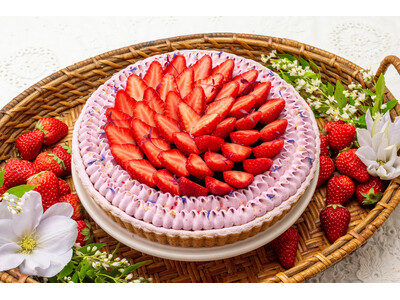 【キル フェ ボン】京に息づく雅と華やぎを映した、新作「イチゴとレモンのタルト ～葵彩 (あおい)～」