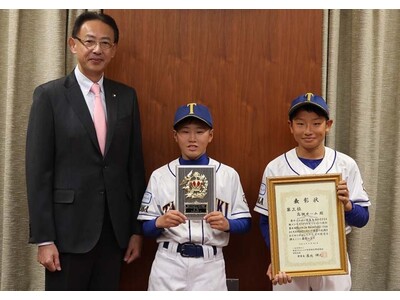 高槻市の中学生２人が野球の全国大会出場を市長に報告