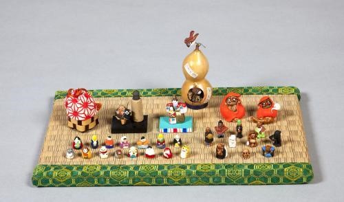 江戸時代以降に普及した携帯道具など小さな工芸品が約600点並ぶ企画展を高槻市で