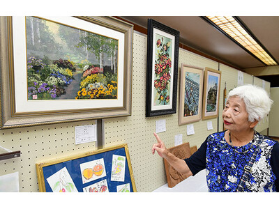 創意工夫された作品約400点が並ぶ高齢者文化作品展を高槻市で開催