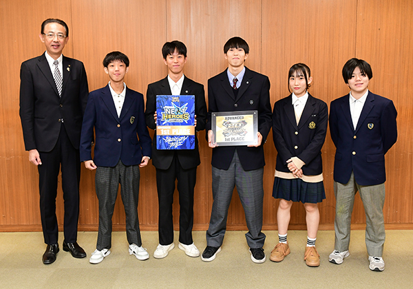 高槻市民らが所属するダブルダッチチームが世界大会出場を市長に報告