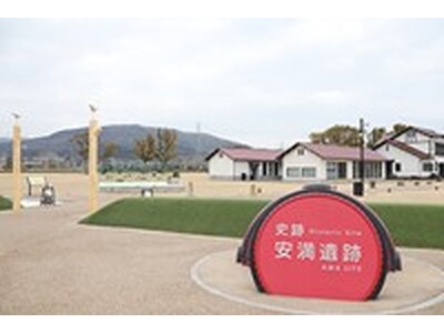 広大な芝生やレトロ建物など撮影スポット満載の安満遺跡公園でコスプレイベント開催