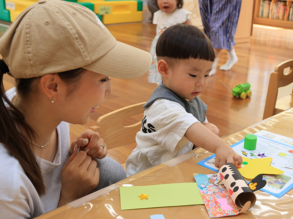 七夕を前に親子で願いを込めた笹飾り作り