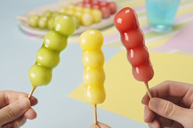 新感覚和菓子『カラフルうるるん団子』初登場 “うるるん”と透明感あるフルーツのタレが涼しげで夏のおやつにぴったり!