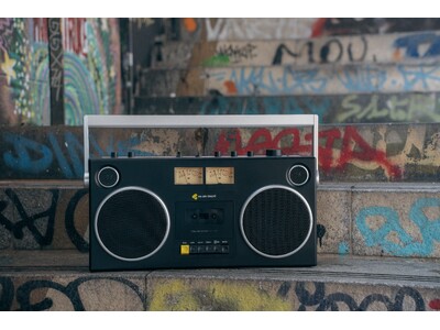 We Are Rewindより、レトロな外観とモダンなサウンドを融合した、カセットプレイヤー搭載Bluetoothスピーカー「GB-001」が登場