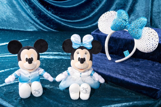 東京ディズニーシー(R)25周年を記念してスワロフスキー(R)・クリスタルを使用したグッズが登場