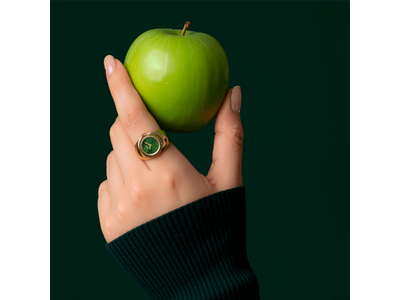 �A�C�X�E�H�b�`�A������x�g��Ɏ��₷�����݁h�ցB�V���i��3�R���N�V�����𓯎������A�u�����h���̃����O�E�H�b�`���o��B