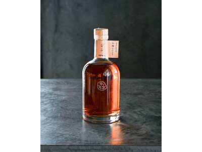 ソムリエ蒸留家が放つ約30種の蒸留酒を調和させた熟成ジン。金沢「MORI NO NIWA」からマデラ樽香る限定ボトルが直営店限定で登場