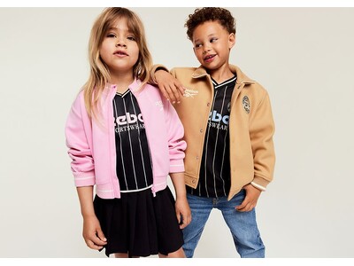 H&Mキッズから、 Reebokの時代を超えて愛されているアイコニックなスポーツウェアを現代風にアップデ...