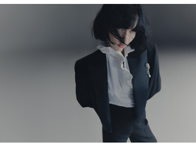 H&M Studioから、大胆な“ニュー・ロマンティック”の精神を讃えるHoliday Capsule Collectionを発表