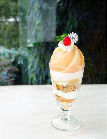 桃の季節到来!ジューシーな旬の桃を贅沢に使った夏限定メニューがロクシタンカフェに登場