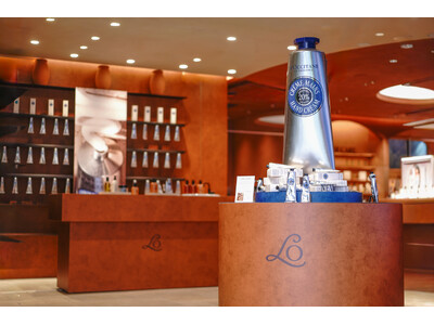 【ロクシタン】渋谷店に巨大ハンドクリームが出現。冬の手肌を保湿の“シア”で満たすハンドケアリチュアル体験も実施中。