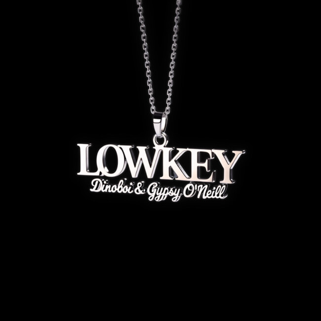 静かに積み上げる経験と強さ。誰にも見せない場所で燃やし続ける。DinoboiとGYPSY O’NEILLによる最新シングル「Lowkey」
