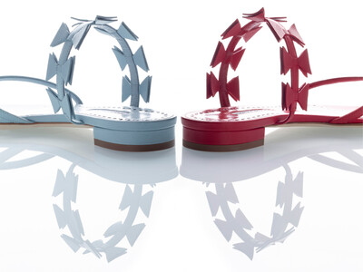 【マノロ ブラニク】その独創的で多面的なデザインプロセスよって生まれるサマーサンダルコレクション登場