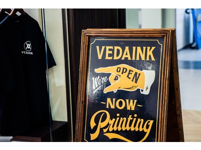 Tシャツプリントをはじめとするシルクスクリーンプリント事業を手掛ける「VEDAINK（ヴェーダインク）」が人気アンダーウエアブランドと限定コラボ。