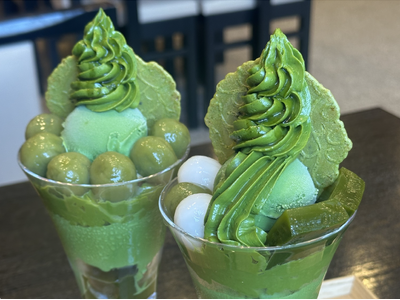 【100周年記念キャンペーン】濃厚抹茶パフェの追い抹茶と抹茶生煎餅が無料で楽しめる期間限定イベントを京都で開催