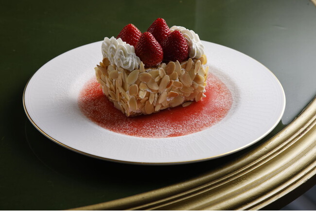 【ホテル長楽館】クリスマスの洋館で味わう「ナポレオンパイ」