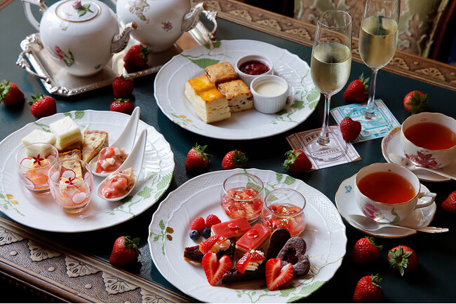 【ホテル長楽館】苺とショコラが織りなす「ストロベリーショコラアフタヌーンティー」を提供