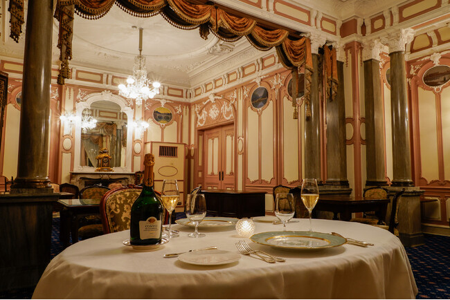 【ホテル長楽館｜LE CHENE】SLH加盟記念 重要文化財の個室で愉しむ、テタンジェ「コント・ド・シャンパーニュ」