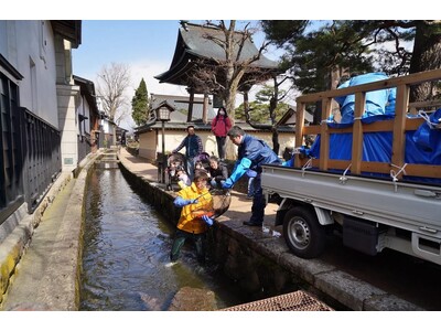 【岐阜県飛騨市】「おかえり、1,000匹の鯉たち！」飛騨古川の春を告げる“瀬戸川の引っ越し”が4月4日（...