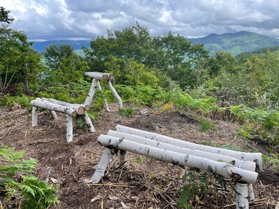 【岐阜県飛騨市】北アルプス一望、標高1,000m超の「天空の特等席」をみんなの手で。天蓋山に新名所「白樺...