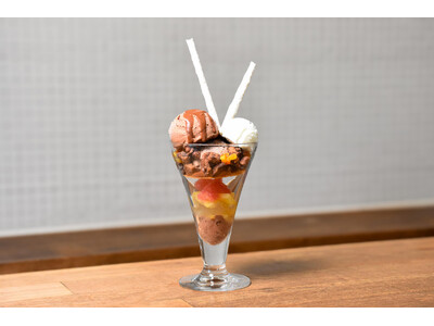 Minimal富ヶ谷本店に夏パフェ登場。トロピカルフルーツと7カ国のカカオを使った多彩なチョコレートを楽...