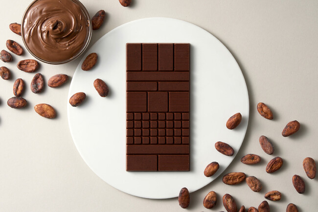 プレスリリース「Minimalより“普通の”ミルクチョコレートが登場。5つの要素を分解・再構築した王道の味「EXPERIMENTAL #19」6月1日発売」のイメージ画像