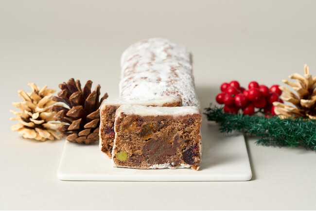 【Minimalのクリスマス2025・第二弾】3種のチョコレート＆フルーツをたっぷり用いた香り高いシュトーレン風ガトーショコラ登場