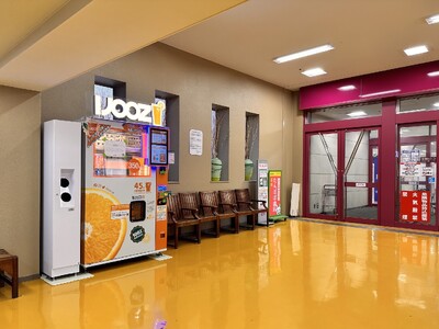 【愛知県春日井市】イオン春日井ショッピングセンターで350円搾りたてオレンジジュース自販機IJOOZが稼...