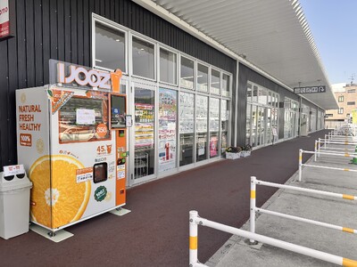 【岐阜県各務原市】イオンタウン各務原鵜沼で350円搾りたてオレンジジュース自販機IJOOZが稼働開始！