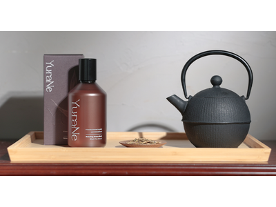 ウェルネスブランド『YuraNe』からブランド1周年を記念して日本の和茶とアロマを融合させた、秋を感じさせる新しい香りが登場。