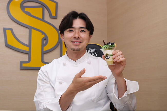 日本を代表するパティシエ・鎧塚俊彦氏監修 上沢投手コラボの八女茶パフェが新発売