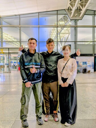 SUNNYDAY株式会社とHatonet有限責任ソフトウェアが名刺アプリ「Boxcard」β版をリリース