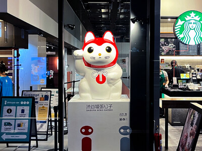 幸運を呼ぶ高さ約130cmの招き猫「渋谷猫張り子」が渋谷フクラスに常設展示　作者・吉田朗の個展「Empty Bears」も9月7日より渋谷ヒカリエで開催